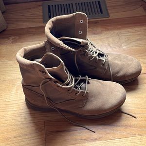 Nearly new. Worn 1x. Go Rick MACV-1’s.